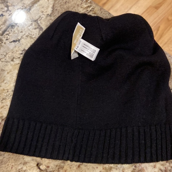 NWT MICHAEL KORS WOMEN’S REVERSIBLE METALLIC LEOPARD BEANIE - Picture 5 of 7